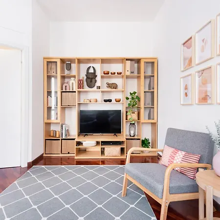 Stylish And Cozy Close To Naviglio Lägenhet